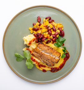 Grill menkė su kukurūzų ir pupelių salsa